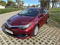 Usado Toyota Auris Hybrid Business Edition 136 CV (100 kW) 2018 Rojo Berlina
