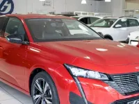 Usado Peugeot 308 Allure 131 CV (96 kW) 2023 Rojo Berlina