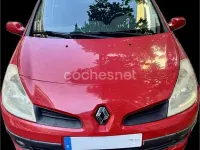 Usado Renault Clio II Authentique 75 CV (55 kW) 2009 Rojo Berlina