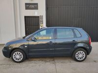 Usado VW Polo Match 55 CV (40 kW) 2005 Gris / plata Utilitario