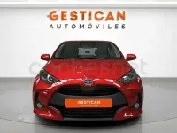 Käytetty Toyota Yaris Hybrid Active 116 HP (85 kW) 2023 Punainen Sedan