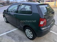 Usado VW Polo Trendline 75 CV (55 kW) 2003 Verde Berlina