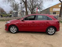 Usado Kia Ceed 120 CV (88 kW) 2019 Granate Utilitario