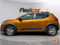 Usado Dacia Sandero Essentiel 91 CV (66 kW) 2023 Amarillo Berlina