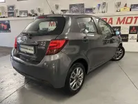 Usado Toyota Yaris City 90 CV (66 kW) 2015 Gris Utilitario