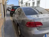 Usado VW Passat 105 CV (77 kW) 2012 Gris / plata Familiar