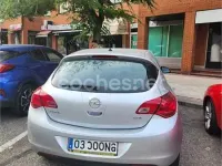 Usado Opel Astra Enjoy 110 CV (80 kW) 2012 Gris / plata Berlina