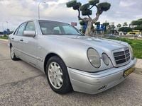 Usado Mercedes E300 Elegance 177 CV (130 kW) 1999 Gris Berlina