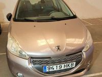 Usado Peugeot 208 Allure 120 CV (88 kW) 2012 Gris Utilitario