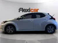 Usado Toyota Yaris Hybrid Active 116 CV (85 kW) 2025 Blanco Berlina