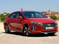 Usado Hyundai Ioniq 141 CV (103 kW) 2017 Granate Utilitario