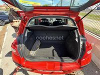 Usado Renault Clio II Authentique 70 CV (51 kW) 2006 Rojo Berlina