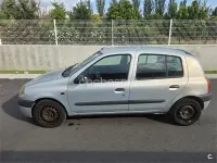Usado Renault Clio 60 CV (44 kW) 2001 Gris / plata Berlina