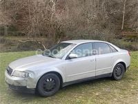 Usado Audi A4 130 CV (95 kW) 2001 Gris / plata Berlina