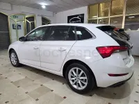 Usado Skoda Scala Ambition 95 CV (69 kW) 2023 Blanco Utilitario