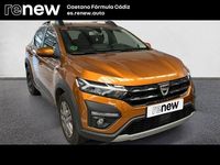 Usado Dacia Sandero Comfort 91 CV (66 kW) 2021 Naranja Utilitario