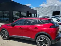 Usado Peugeot 2008 Allure 100 CV (73 kW) 2024 Rojo SUV
