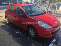 Usado Renault Clio III Collection 75 CV (55 kW) 2013 Rojo Berlina