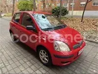 Usado Toyota Yaris T3 87 CV (63 kW) 2003 Rojo Berlina
