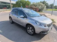 Usado Peugeot 2008 Style 100 CV (73 kW) 2018 Gris / plata SUV