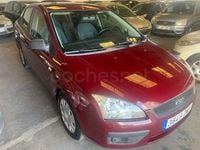 Begagnad Ford Focus Trend 100 HK (73 kW) 2005 Röd Sedan