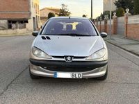 Usado Peugeot 206 69 CV (50 kW) 2001 Gris Utilitario
