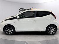 Begagnad Toyota Aygo X-play 72 HK (52 kW) 2021 Vit Halvkombi