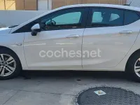 Usado Opel Astra Business 110 CV (80 kW) 2017 Blanco Berlina