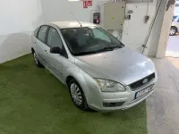 Usado Ford Focus Ambiente 90 CV (66 kW) 2006 Gris / plata Berlina