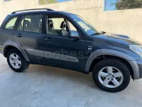 Usado Toyota RAV4 Executive 116 CV (85 kW) 2005 Gris / plata SUV