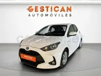 Usado Toyota Yaris Hybrid Active 116 CV (85 kW) 2022 Blanco Berlina