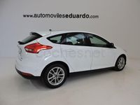 Usado Ford Focus Trend 125 CV (91 kW) 2015 Blanco Berlina
