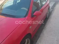 Usado Seat Leon Sport 110 CV (80 kW) 2003 Rojo Utilitario