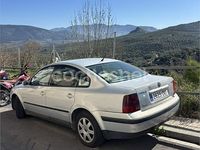 Usado VW Passat Highline 110 CV (80 kW) 2000 Gris / plata Familiar
