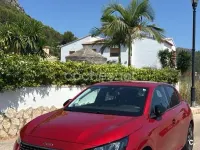 Usado Peugeot 208 Allure 100 CV (73 kW) 2022 Rojo Utilitario