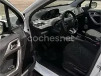 Usado Peugeot 2008 Allure 100 CV (73 kW) 2015 Blanco SUV