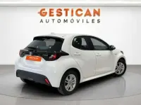 Usado Toyota Yaris Business Edition 116 CV (85 kW) 2021 Blanco Utilitario