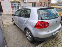 Usado VW Golf V Highline 105 CV (77 kW) 2007 Gris / plata Berlina