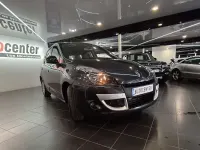 Usado Renault Scénic III Dynamique 110 CV (80 kW) 2011 Marrón Monovolumen