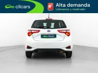 Usado Toyota Yaris Hybrid Active 75 CV (55 kW) 2019 Blanco Berlina