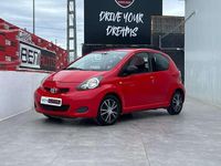 Usado Toyota Aygo Live 68 CV (50 kW) 2010 Rojo Utilitario