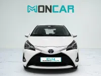 Usado Toyota Yaris Hybrid Active 100 CV (73 kW) 2019 Blanco Berlina