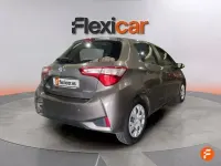 Usado Toyota Yaris Active 100 CV (73 kW) 2020 Marrón