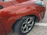 Usado Ford Focus Ghia 115 CV (84 kW) 2008 Granate Berlina