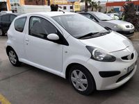 Usado Toyota Aygo 54 CV (39 kW) 2008 Blanco Utilitario