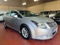 Usado Toyota Avensis Advance 126 CV (92 kW) 2011 Gris / plata Familiar