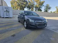 Usado Opel Astra Selective 110 CV (80 kW) 2012 Negro Berlina