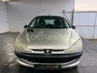 Usado Peugeot 206 75 CV (55 kW) 2001 Gris / plata Berlina