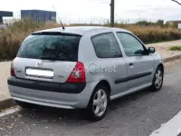 Usado Renault Clio II Dynamique 80 CV (58 kW) 2003 Gris / plata Berlina