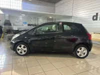 Usado Toyota Yaris Sol 90 CV (66 kW) 2008 Negro Utilitario